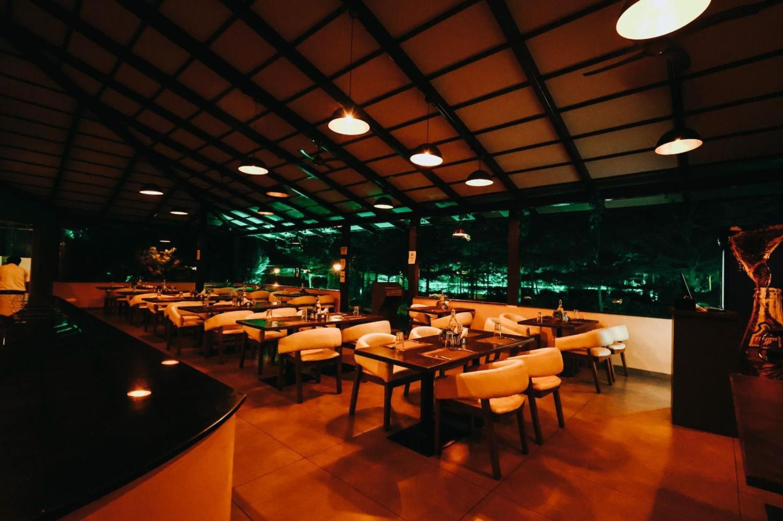 Veerdency Luxury Resort Devanahalli Buitenkant foto