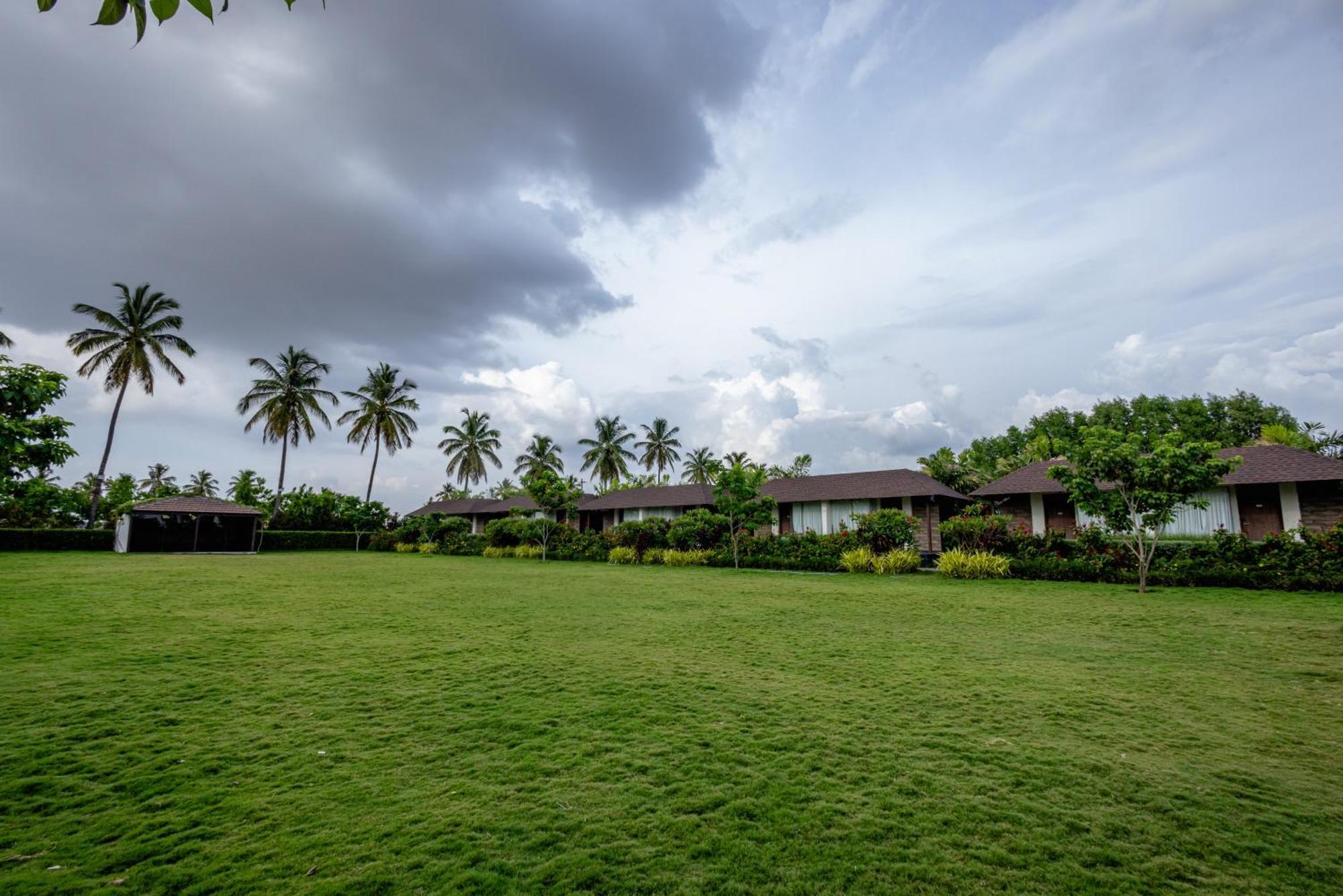 Veerdency Luxury Resort Devanahalli Buitenkant foto